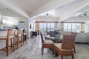 Great BeachFront Condo,11th Floor, Great View!